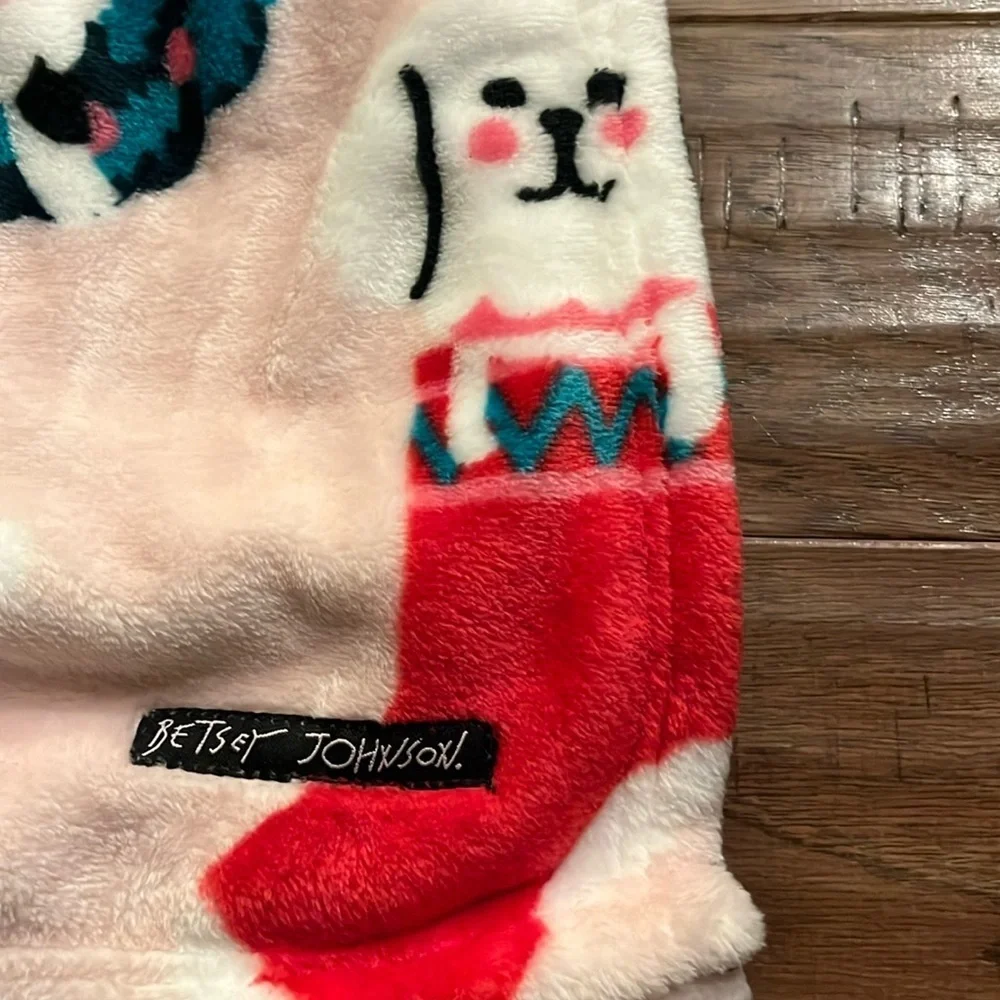 Betsey Johnson Holiday Dogs Pink/Red Christmas Ultra Soft Plush Throw - Picture 3 of 5
